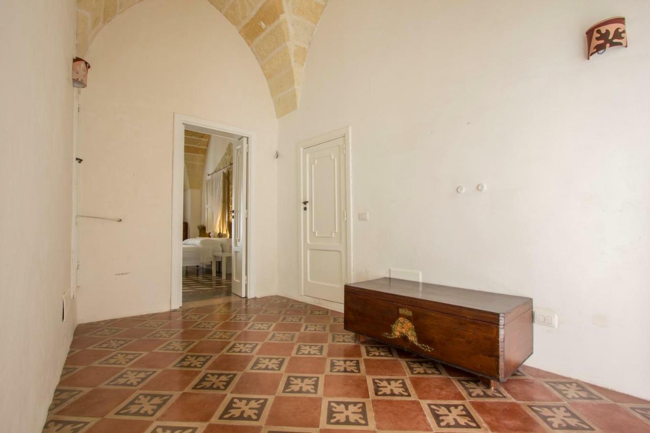Explore The Historic City On Foot From An Old Town House Lecce Eksteriør bilde